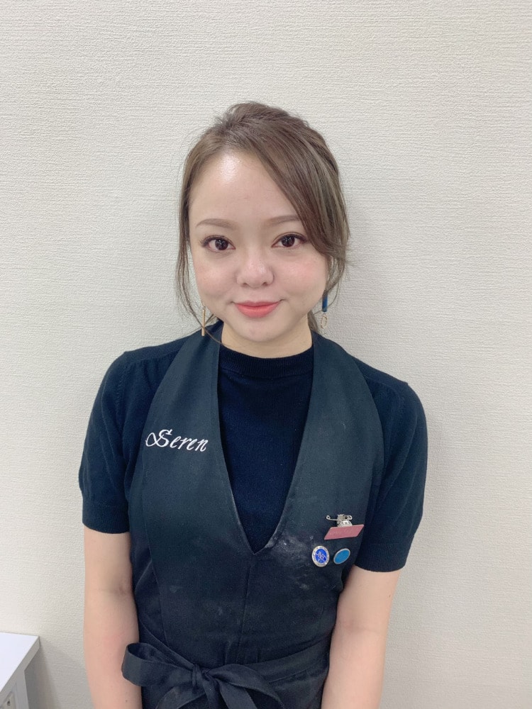 店長 久場 めぐみ